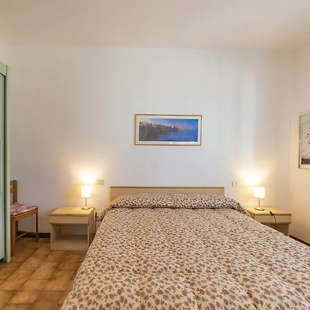 Lägenhet San Zeno 3, ,wi-fi, Park *